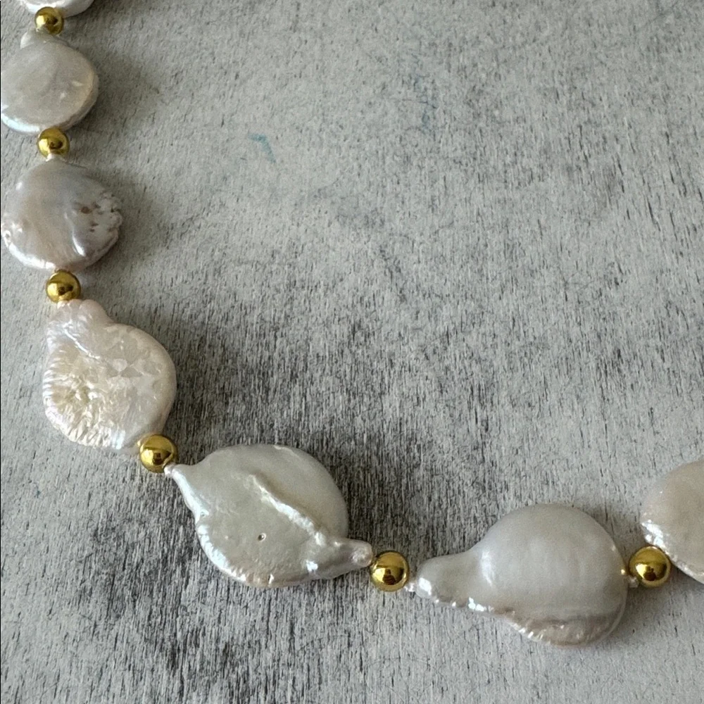 Iris & Lily Elegant Gold and White Freshwater Pearls Necklace 17" lg + 2 in extn - Picture 5 of 8